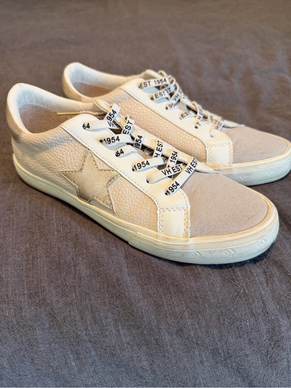 Vintage Havana Women's Cream and Beige Star Sneakers
